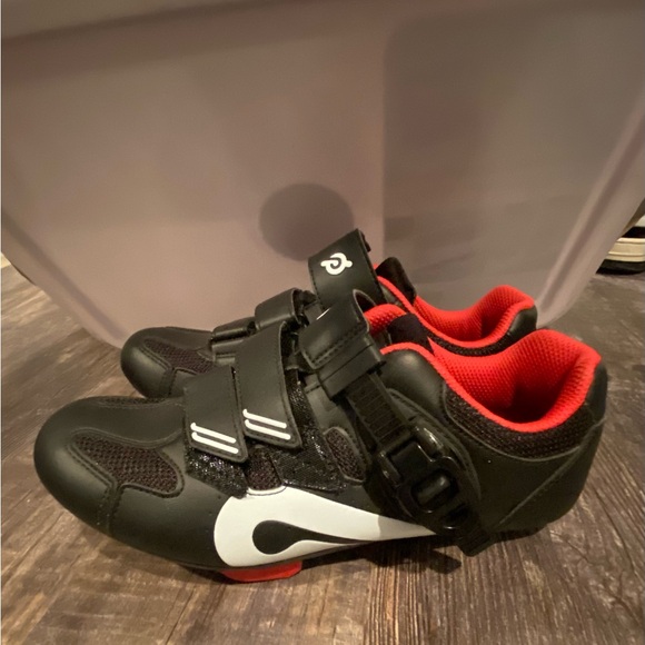 Women’s Black Cycling Shoes with Red Interior - Picture 2 of 7